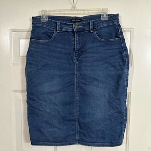 Lee relaxed fit denim skirt. Size 6 medium. Normal wear. Very clean. Smoke free.